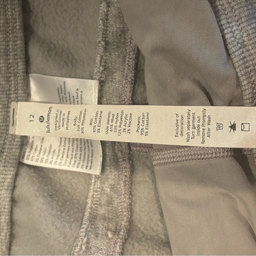 Lululemon Scuba Jogger with Sherpa Stripe- women’s size 12 - Picture 4 of 8